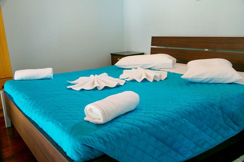 Hostal Athousakis Village