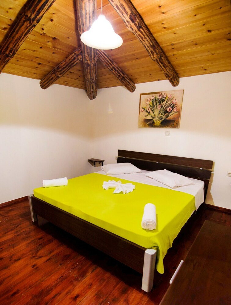 Hostal Athousakis Village