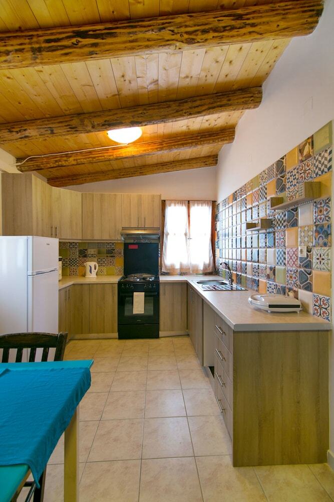 Hostal Athousakis Village