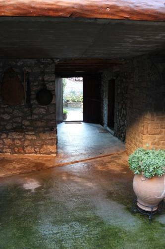 Hostal Guesthouse Karahalios