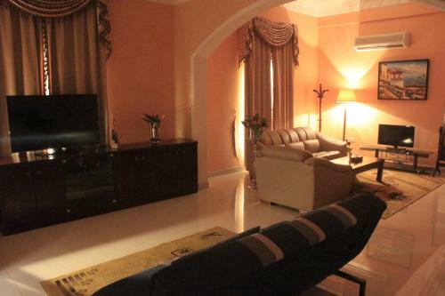 Royal Gardens Hotel