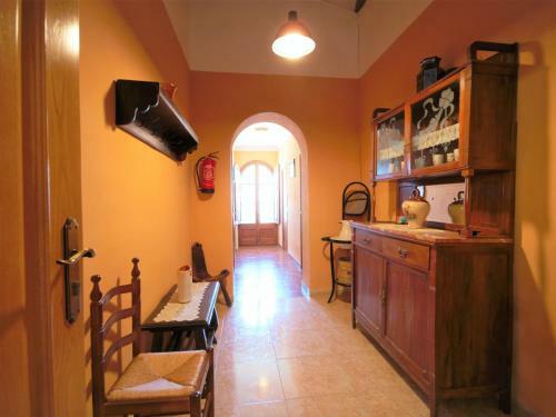 Beautiful Cottage In Vila-sacra With Terrace