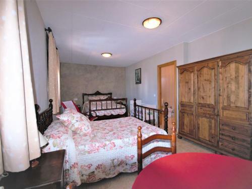 Beautiful Cottage In Vila-sacra With Terrace