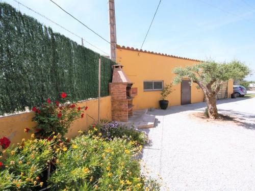 Beautiful Cottage In Vila-sacra With Terrace