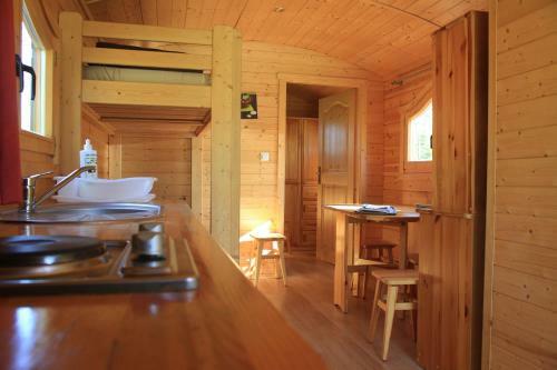 Roulottes De Bois Le Roi