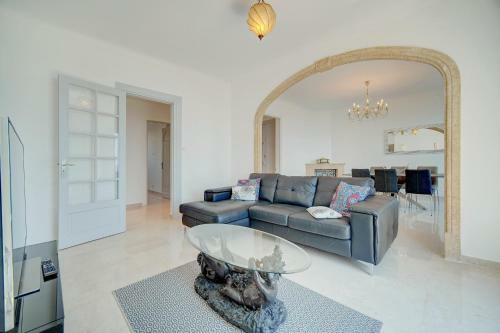Brand New Three-bedroom Sea View Apartment