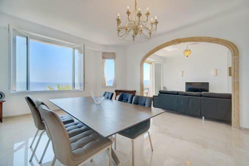 Brand New Three-bedroom Sea View Apartment