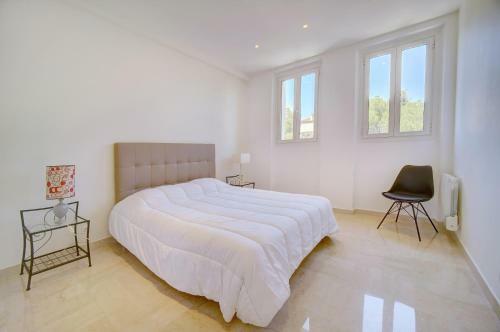 Brand New Three-bedroom Sea View Apartment