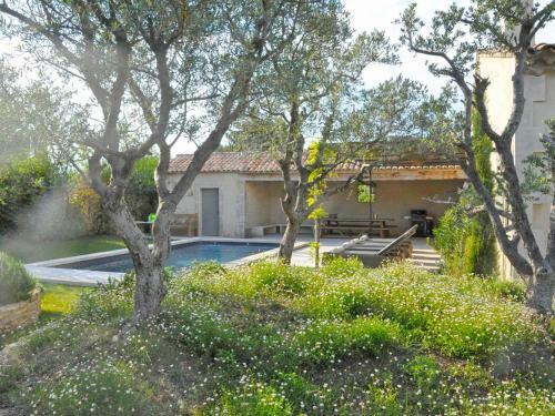 Tasteful Villa In Eygalieres With Private Pool