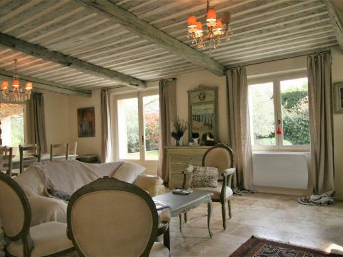 Tasteful Villa In Eygalieres With Private Pool