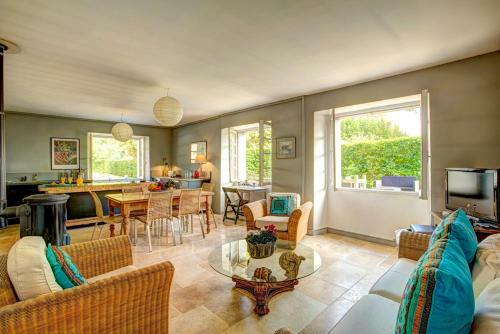 Larroque-sur-l'osse Villa Sleeps 14 Pool Wifi