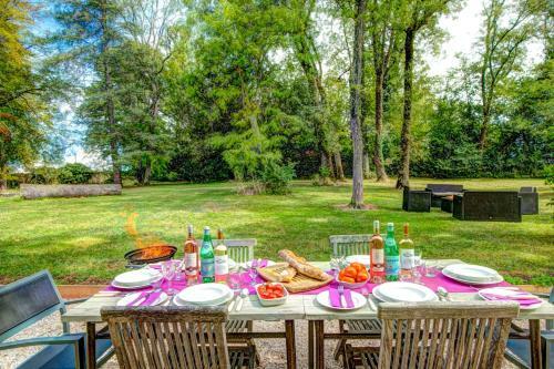 Larroque-sur-l'osse Villa Sleeps 14 Pool Wifi