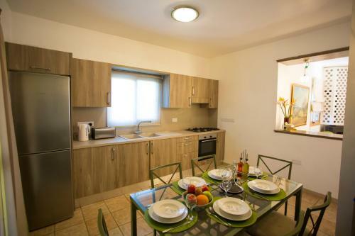 Hostal George Houses
