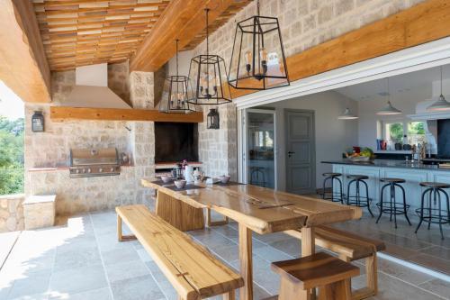 Montauroux Villa Sleeps 14 Pool Air Con Wifi