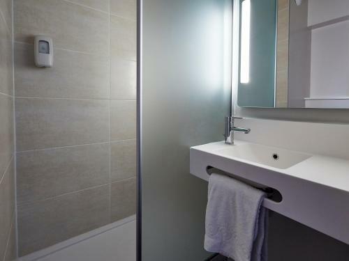 Hotel B&B H�tel Nanterre Rueil-malmaison