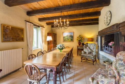 Saint-denis-catus Villa Sleeps 12 Pool Wifi
