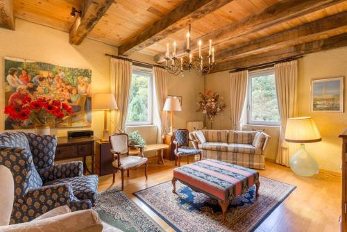 Saint-denis-catus Villa Sleeps 12 Pool Wifi