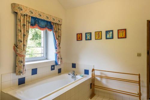 Saint-denis-catus Villa Sleeps 12 Pool Wifi