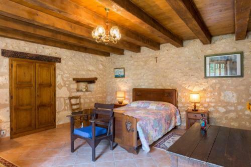 Valeuil Villa Sleeps 10 Pool