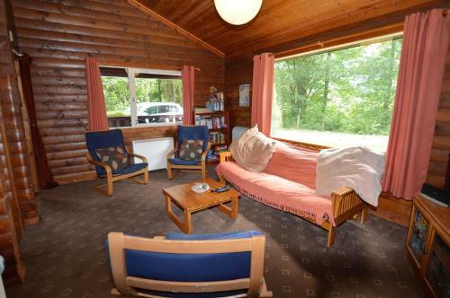 18 Lamont Lodges