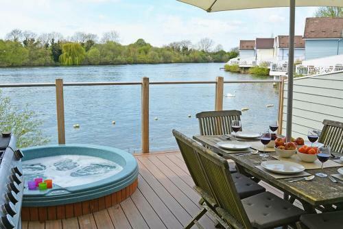 Lapwing Lake Lodge