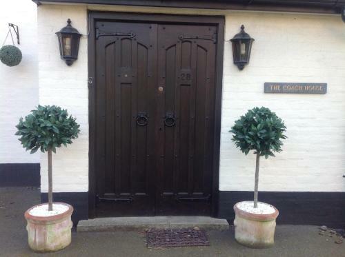 Hostal The Coach House