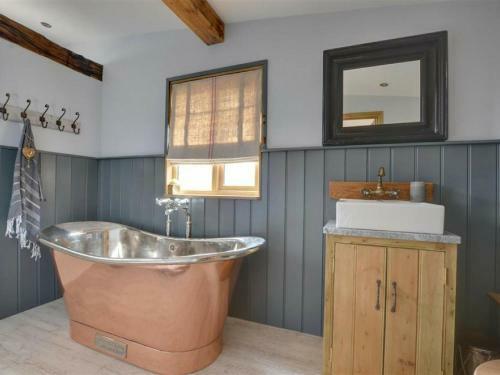 Beautiful Holiday Home In Pluckley Kent With Bbq