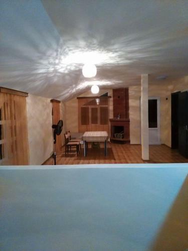 Hostal Tsiras Guest House