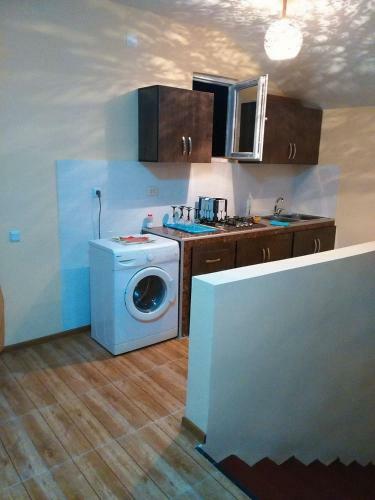 Hostal Tsiras Guest House