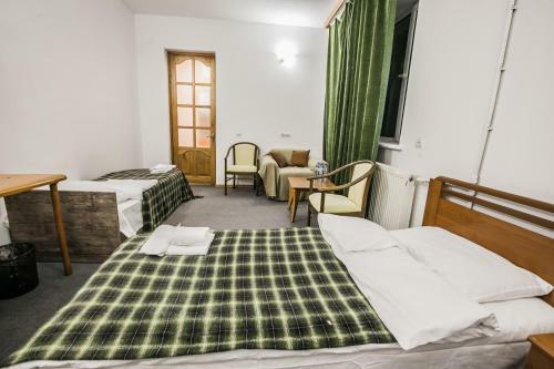 Cross Pass Hotel