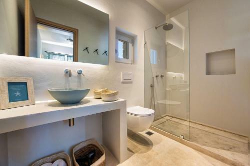 Paros Villa Sleeps 8 Pool Air Con Wifi T714112