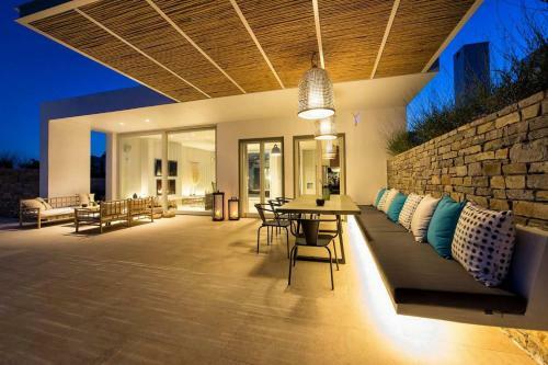 Paros Villa Sleeps 8 Pool Air Con Wifi T714112