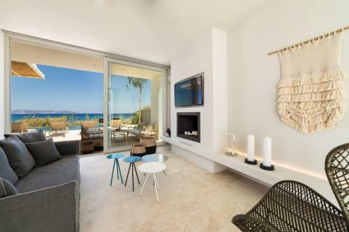 Paros Villa Sleeps 8 Pool Air Con Wifi T714112