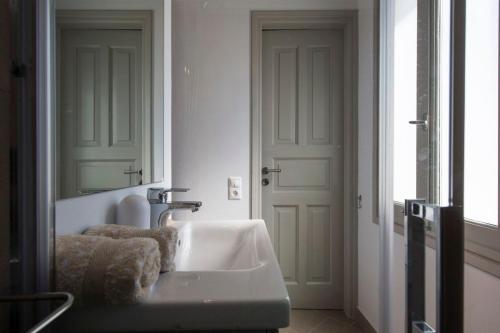 Paros Villa Sleeps 6 Air Con Wifi T478602
