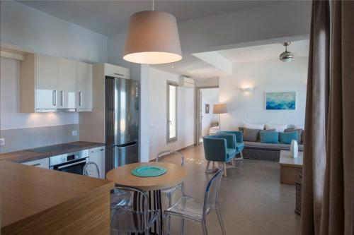 Paros Villa Sleeps 6 Air Con Wifi T478602