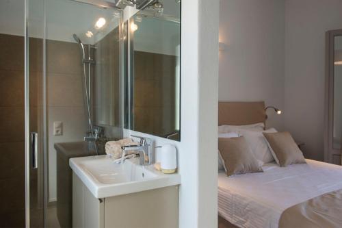 Paros Villa Sleeps 6 Air Con Wifi T478602