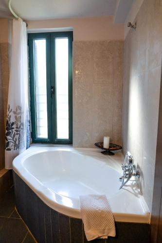 Hostal Vathyskia Guesthouse