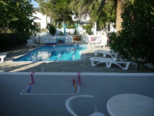 Hostal Crystal Apartments