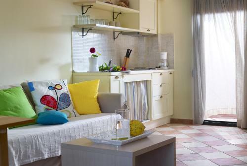 Aeolis Apartments & Studios