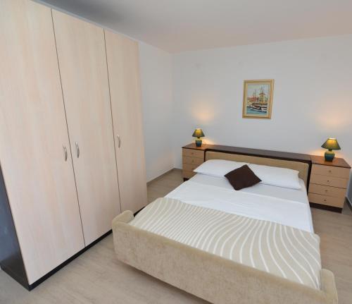 Apartments Roza