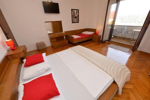 Apartments Roza