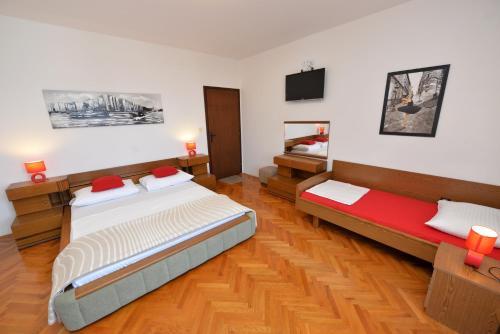 Apartments Roza