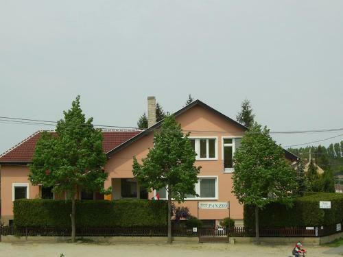 Hostal Ujv�ri Vend�gh�z