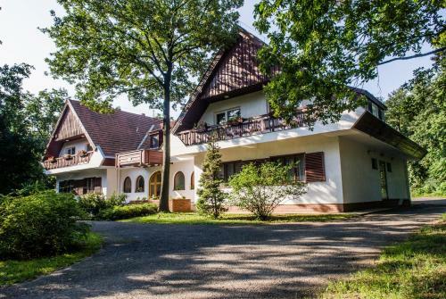 Hostal Zseri Vad�szh�z