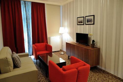 Corner Hotel & K�v�h�z