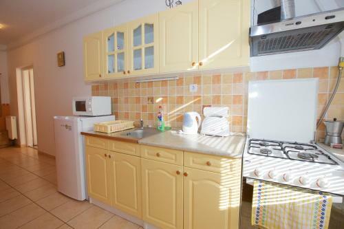 Zoli Apartmanok-kinga K�lcsey 34-36