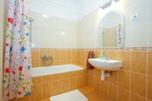 Zoli Apartmanok-lara K�lcsey 34-36