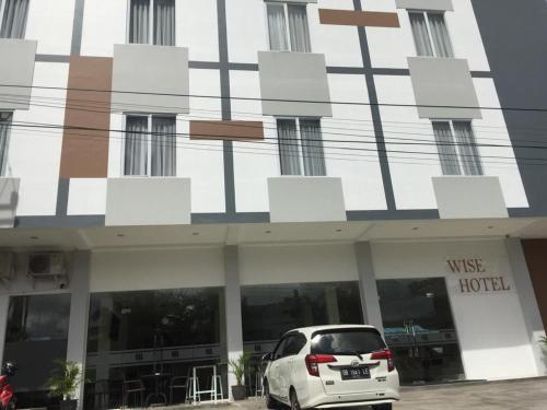 Wise Hotel Tomohon