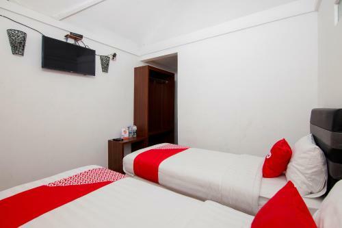 Hotel Oyo 1812 Dg Inn