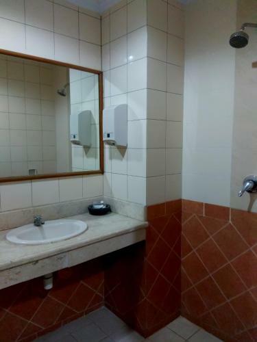 Alexander Hotel Tegal
